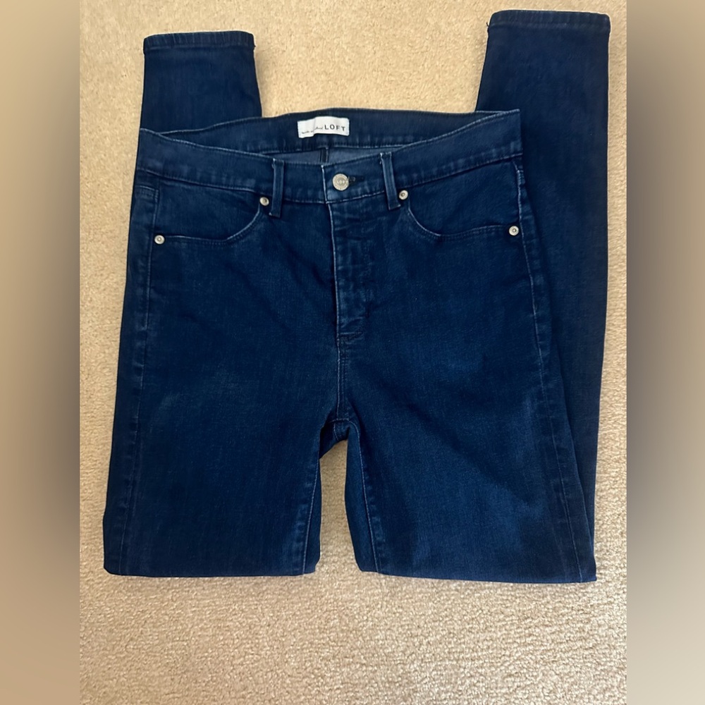 LOFT, Brushed Denim, Dark Blue Legging, 
Sz 8/29
Excellent Condition.